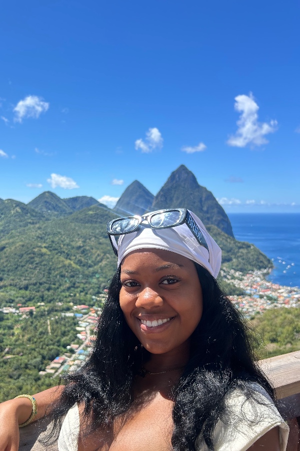 Cruise Brothers Travel Agent Sydney Evans